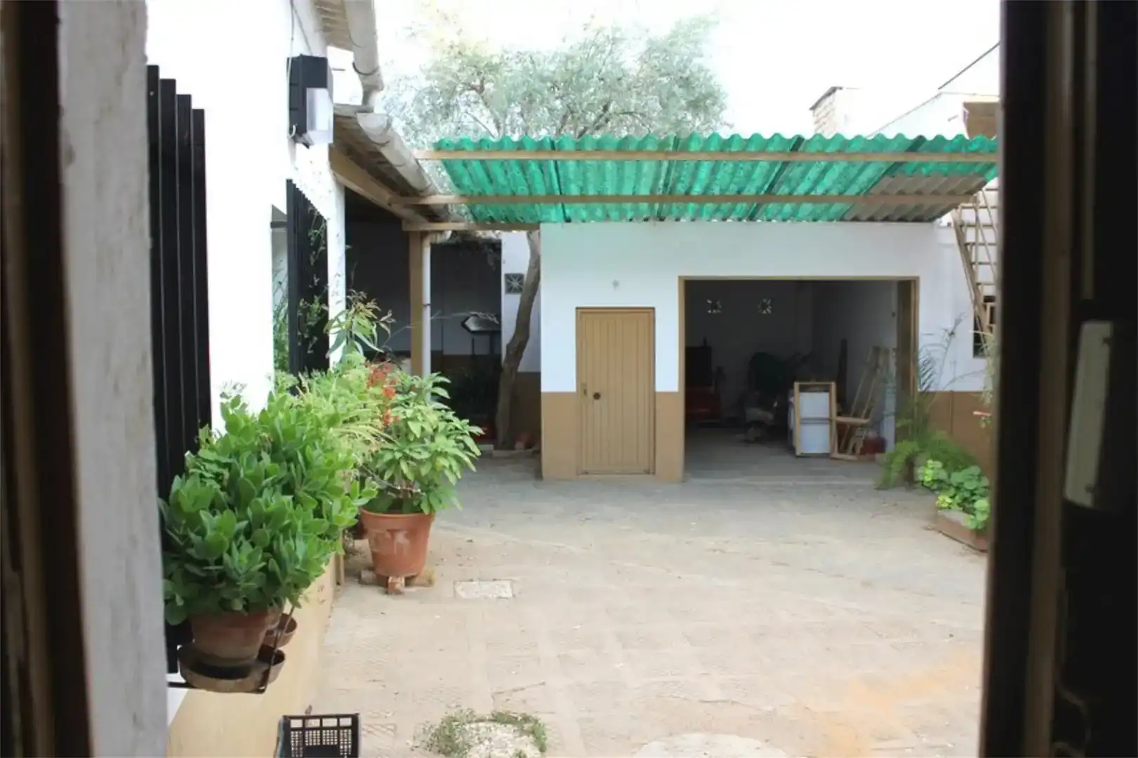 Jardí de Local en venda en Paradas amb Aire condicionat