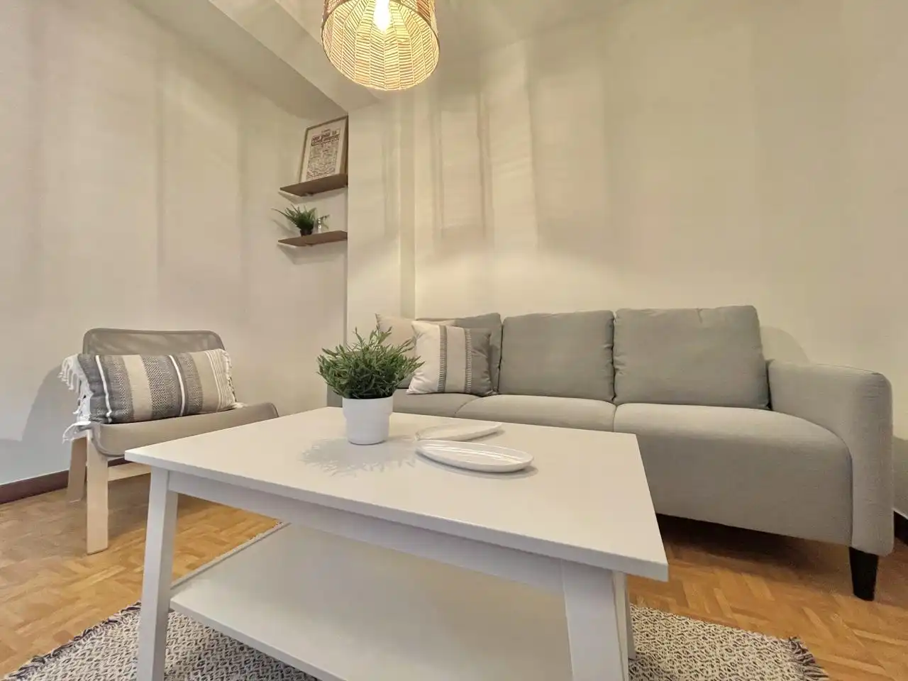 Sala d'estar de Pis de lloguer en A Coruña Capital  amb Calefacció, Parquet i Moblat