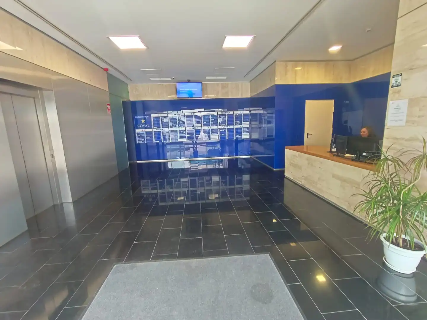 Office for sale in Montequinto  with Storage room and Alarm