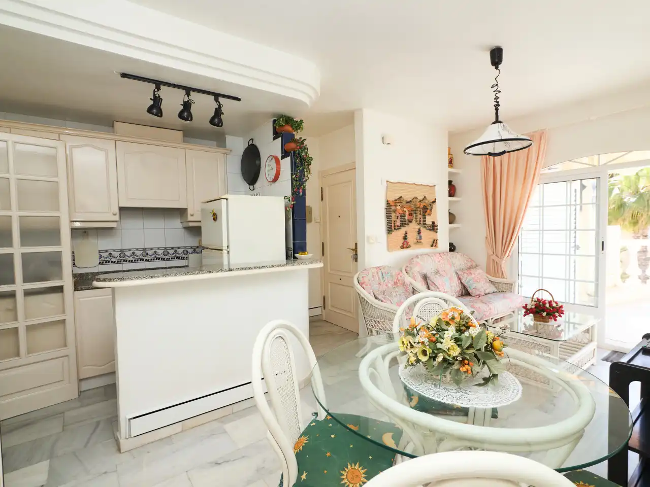 Cocina de Apartamento en venta en Torrevieja con Aire acondicionado, Calefacción y Terraza