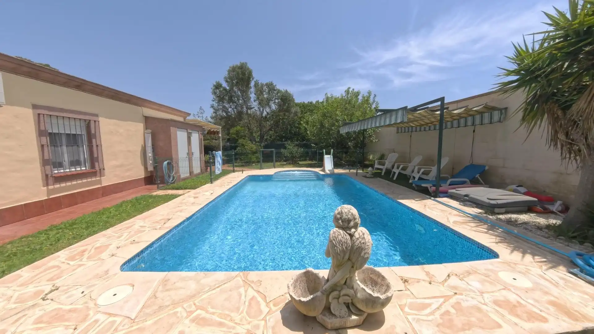 Swimming pool of Houses for sale in Chiclana de la Frontera  with Air Conditioner, Private garden and Storage room