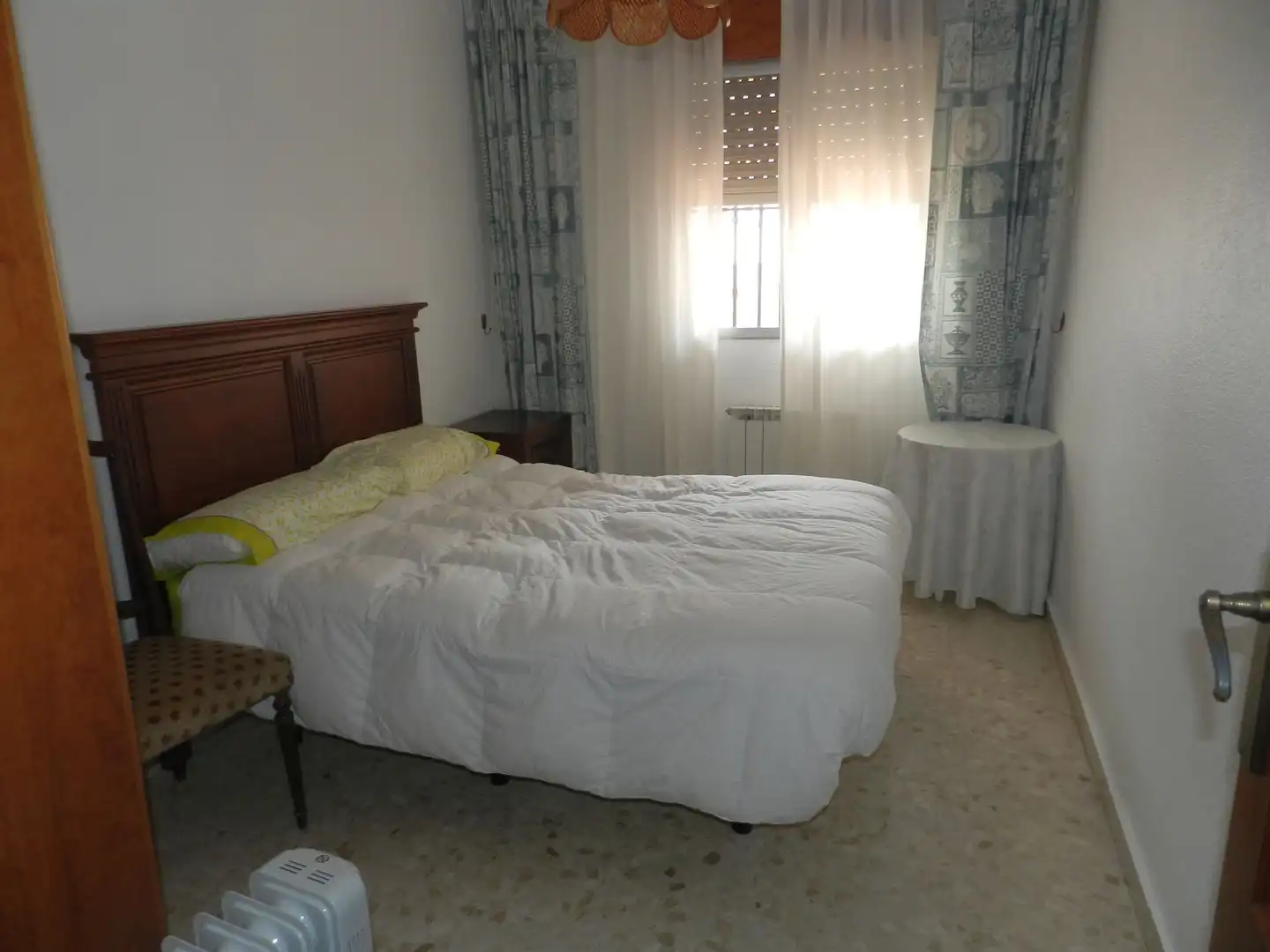 Dormitori de Casa o xalet en venda en Linares amb Aire condicionat, Calefacció i Jardí privat