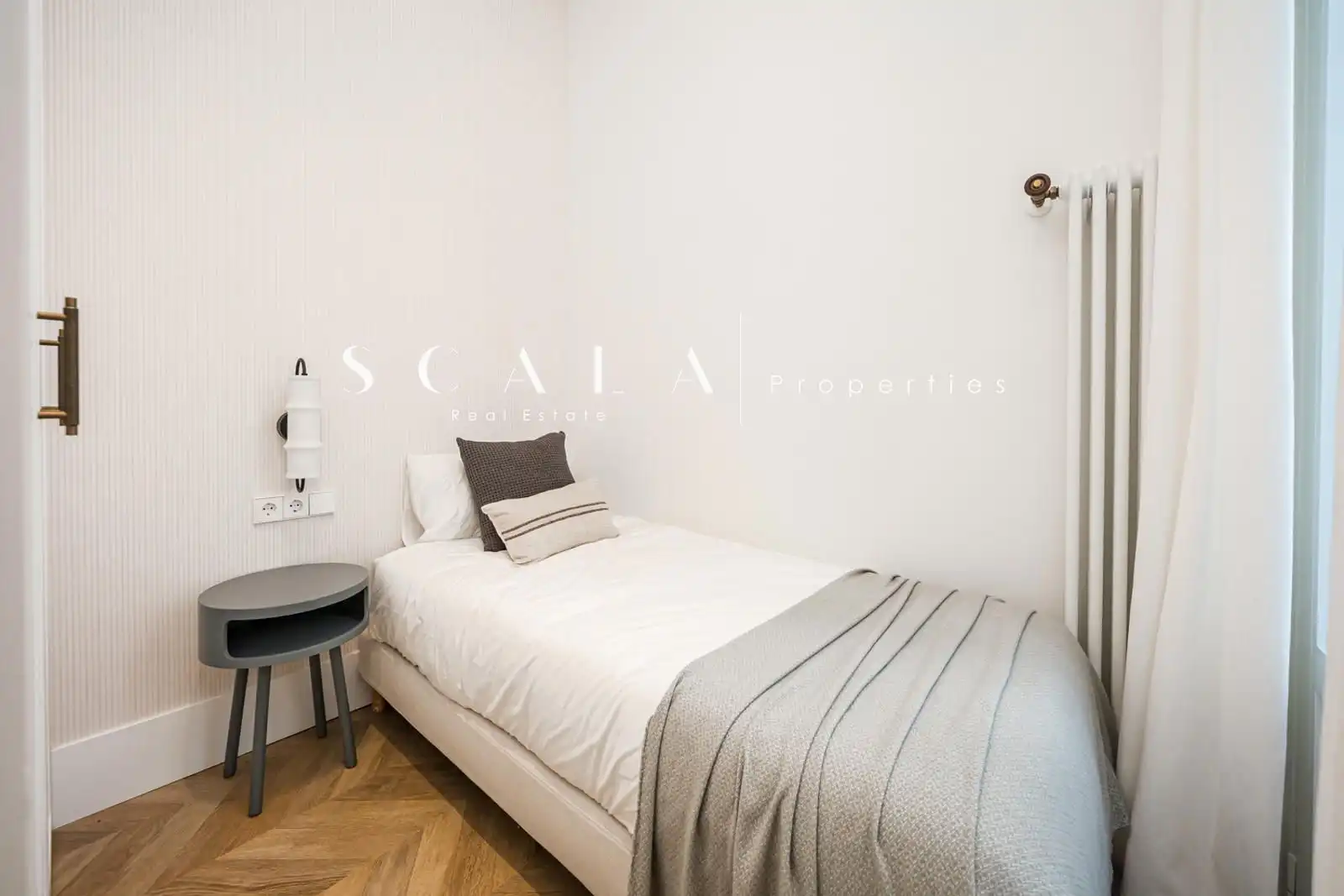 Schlafzimmer von Wohnung zur Miete in Madrid mit Klimaanlage, Heizung und Terrasse