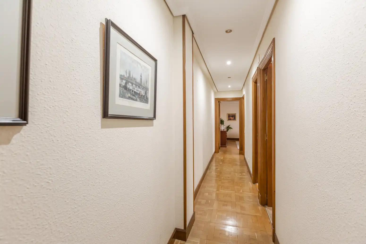 Piso en venta en  Pamplona / Iruña con Calefacción, Parquet y Terraza