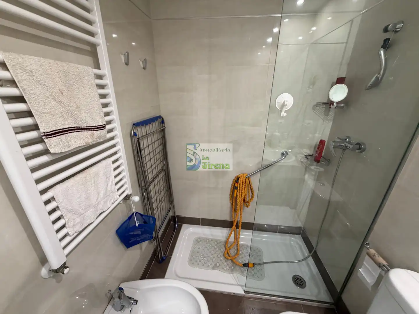 Badezimmer von Wohnung zum Verkauf in Castro-Urdiales mit Heizung, Terrasse und Schwimmbad