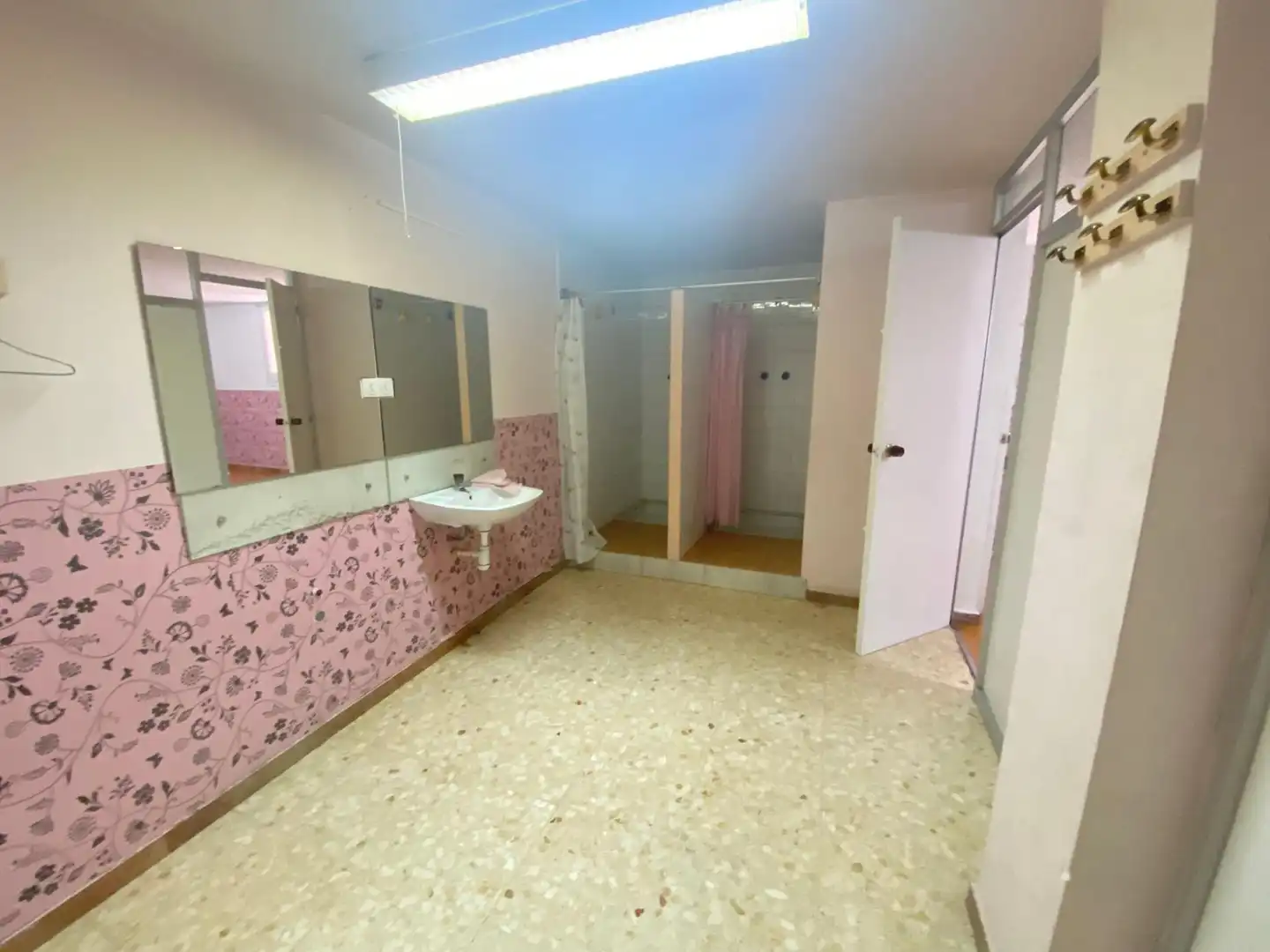 Bany de Local de lloguer en Sabadell amb Aire condicionat