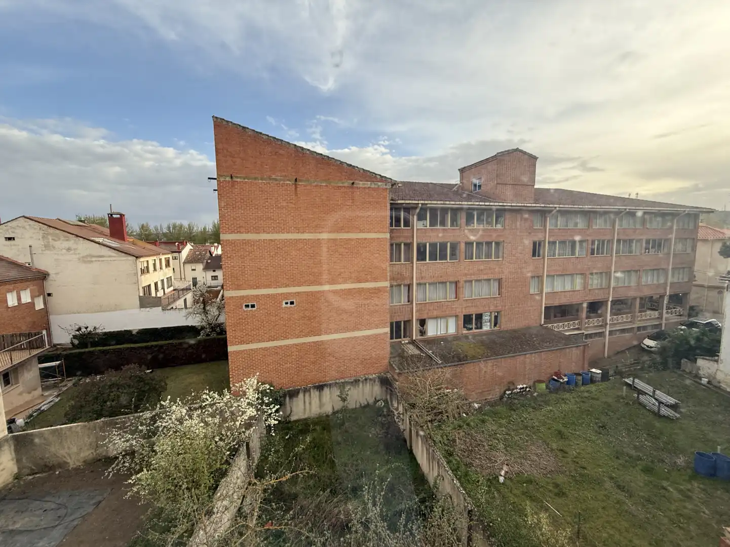 Vista exterior de Pis en venda en Aguilar de Campoo amb Parquet, Terrassa i Moblat