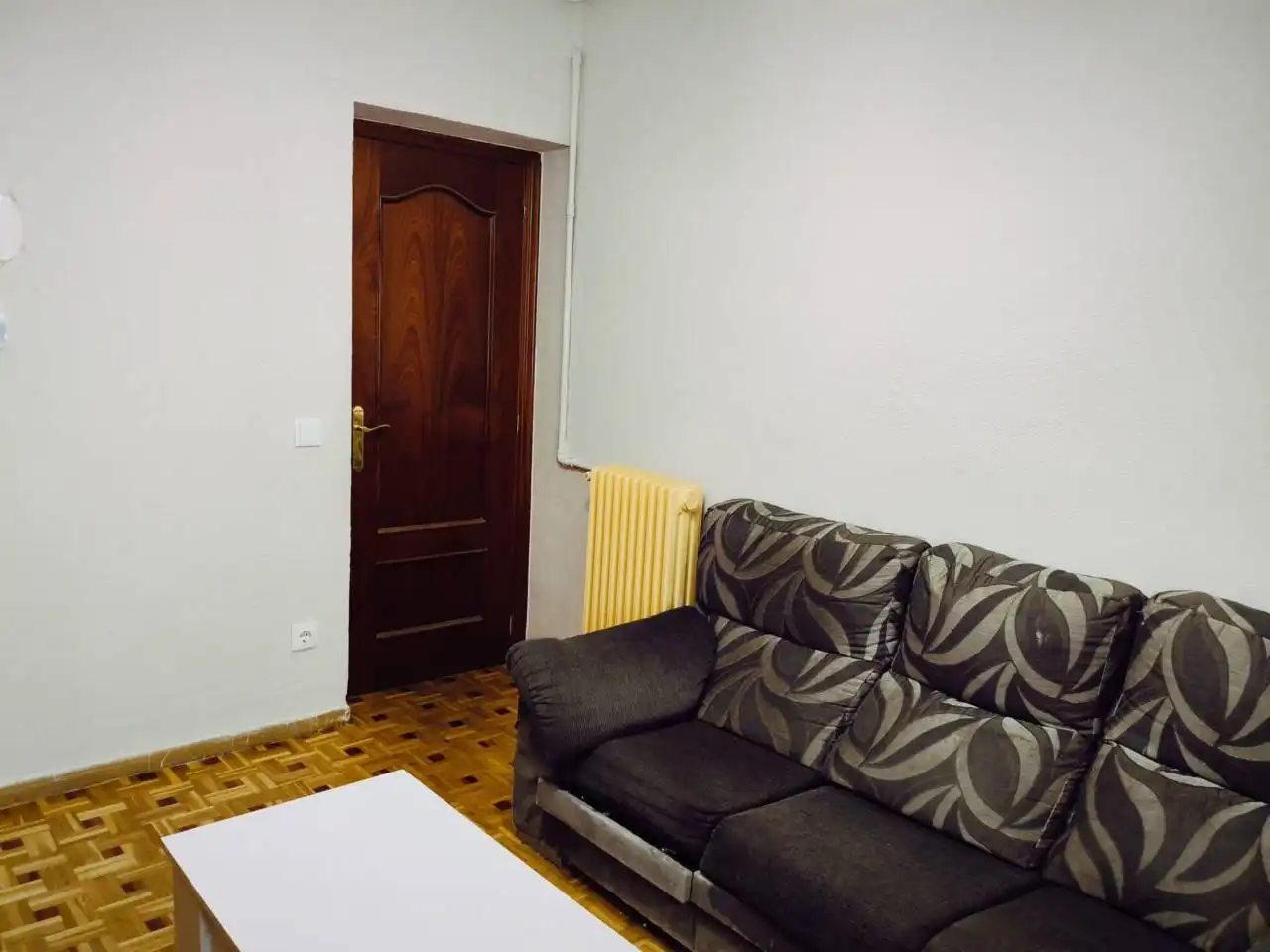 Sala d'estar de Pis en venda en Burgos amb Calefacció, Parquet i Terrassa