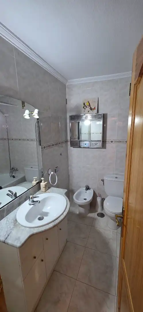 Bany de Apartament de lloguer en Torrox amb Aire condicionat, Calefacció i Moblat
