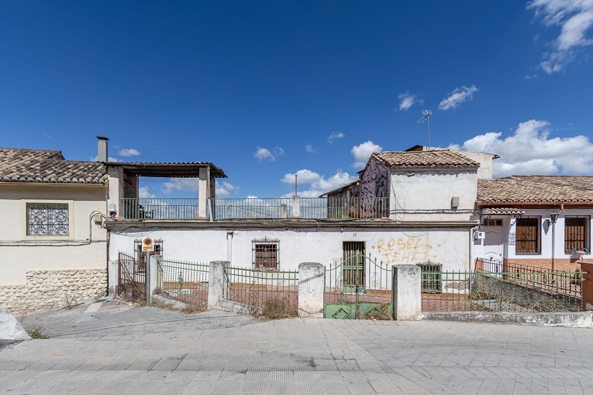 Exterior view of House or chalet for sale in  Granada Capital  with Terrace and Balcony
