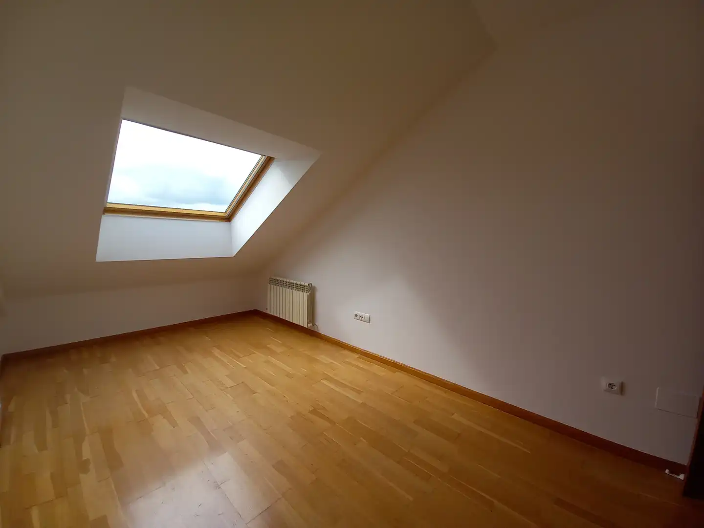 Schlafzimmer von Maisonette zum Verkauf in Castrillón mit Heizung, Ofen und Waschmaschine