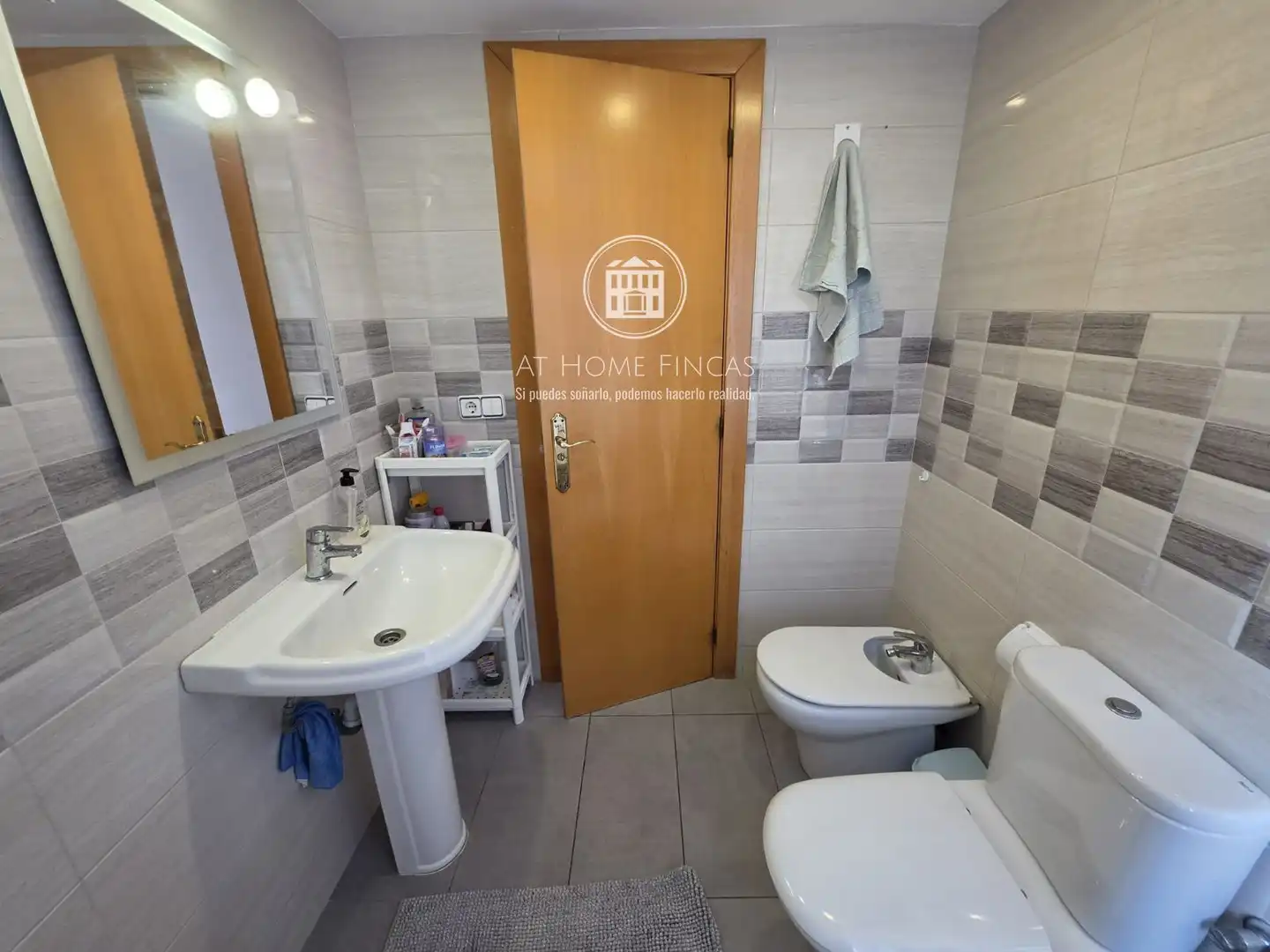 Bathroom of Flat for sale in Roda de Berà  with Terrace, Swimming Pool and Community pool