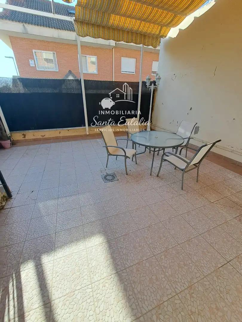 Terrassa de Casa adosada en venda en Mérida amb Aire condicionat, Calefacció i Traster