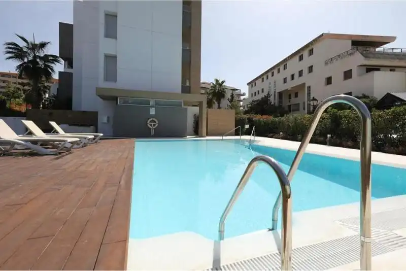 Piscina de Apartament de lloguer en Nueva Andalucía