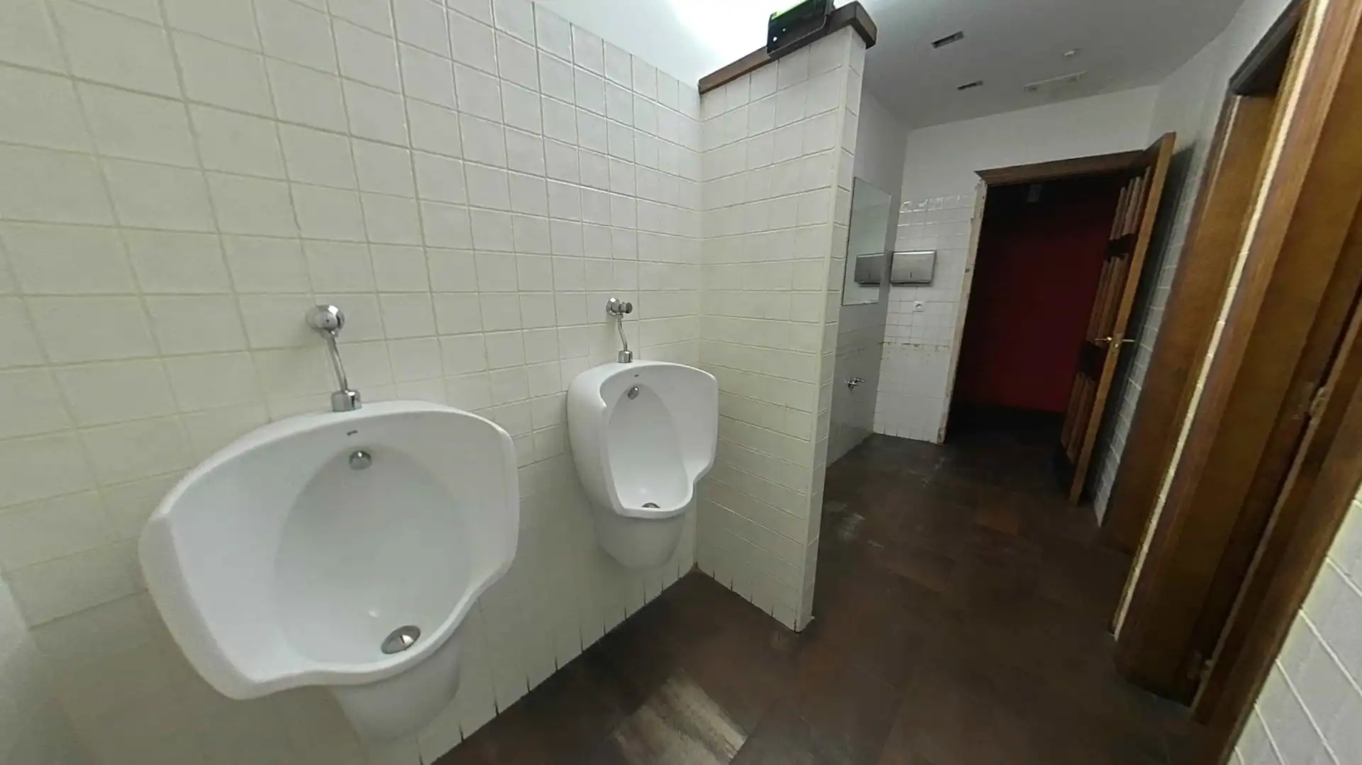 Baño de Local en venta en Pradoluengo
