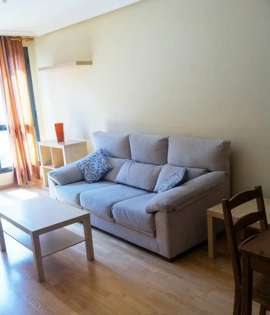 Sala de estar de Piso en venta en Oviedo  con Calefacción y Amueblado