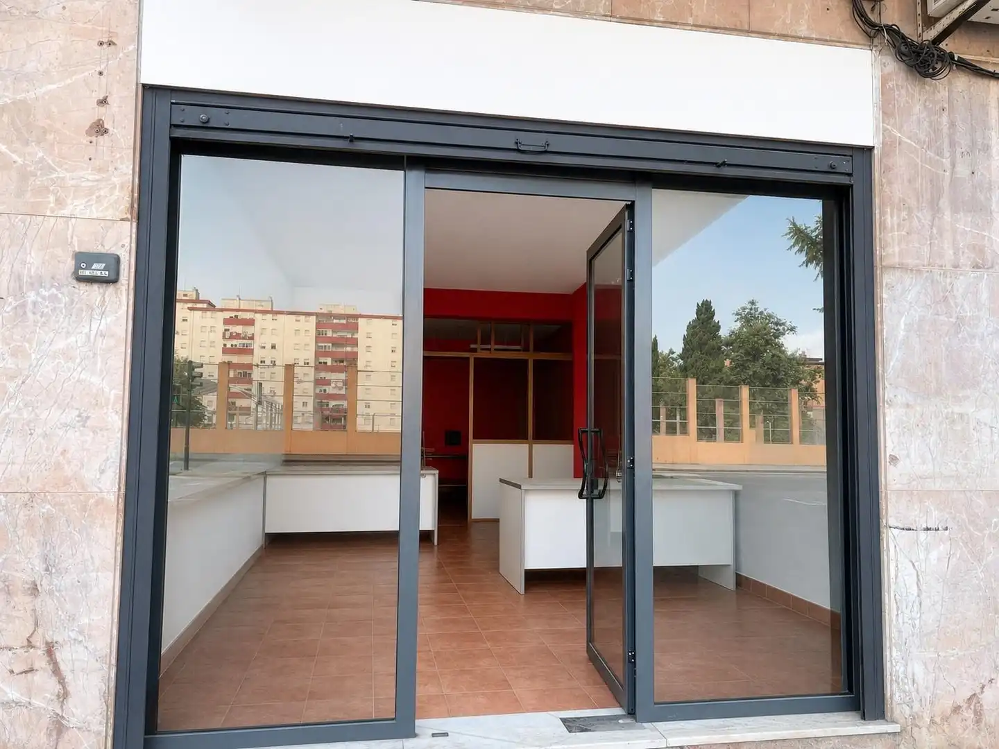 Vista exterior de Local de lloguer en Algeciras