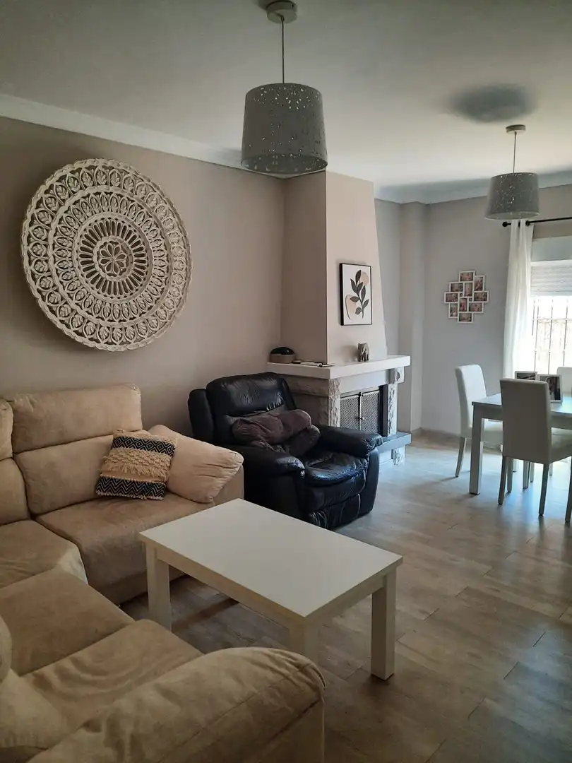 Sala de estar de Casa adosada en venta en La Línea de la Concepción con Aire acondicionado