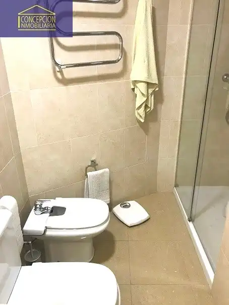 Bany de Apartament de lloguer en Córdoba amb Aire condicionat, Calefacció i Moblat