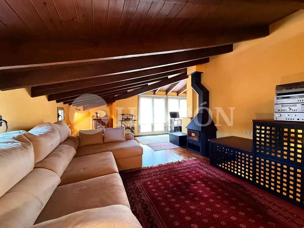 Sala d'estar de Casa o xalet en venda en Teià amb Calefacció, Jardí privat i Terrassa