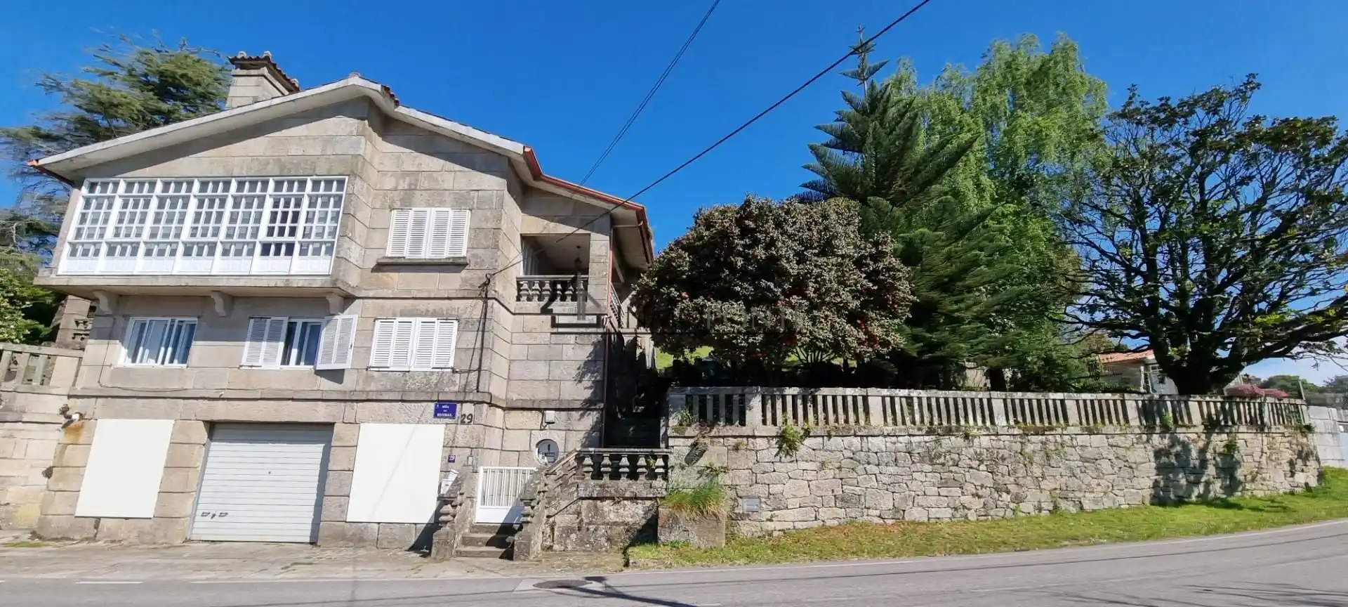 Vista exterior de Casa o xalet en venda en Pontevedra Capital  amb Calefacció, Jardí privat i Terrassa
