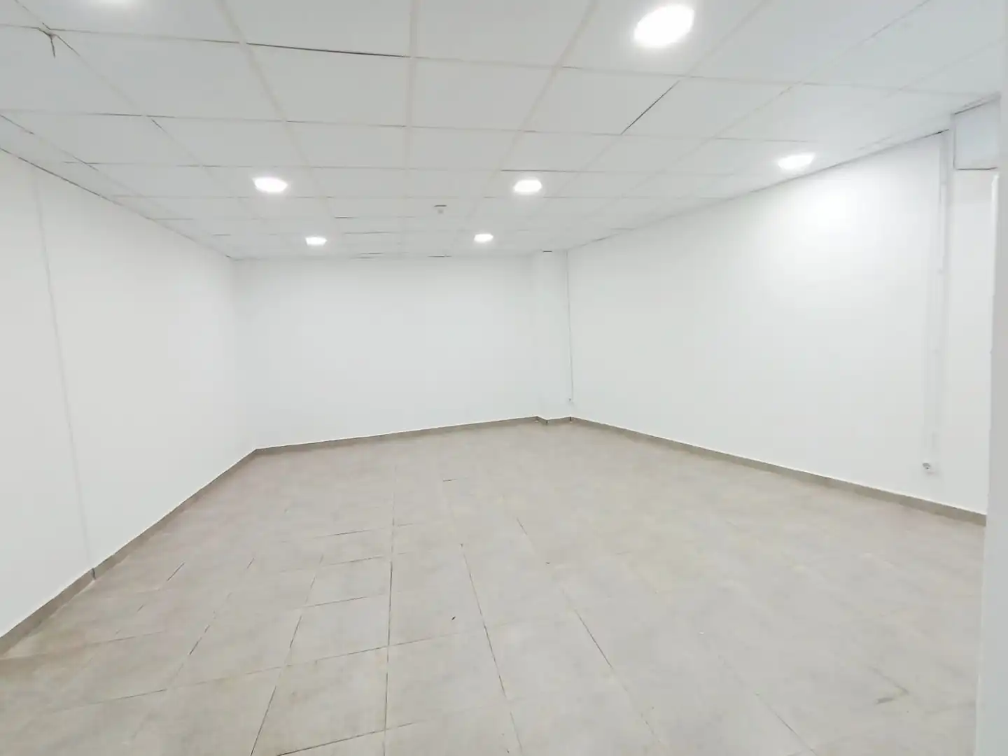 Local de alquiler en Transversal, 243, Sant Pere