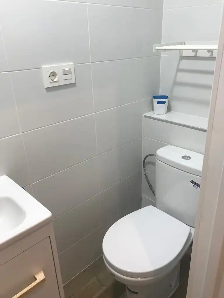 Baño de Piso de alquiler en Granada con Aire acondicionado, Amueblado y Lavadora