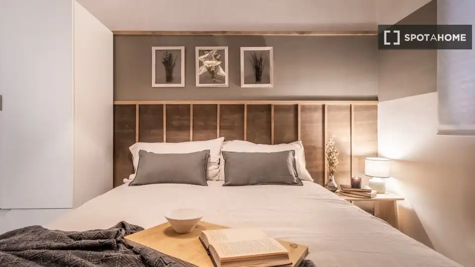 Habitación de Apartamento para compartir en Madrid con Aire acondicionado, Terraza y Amueblado