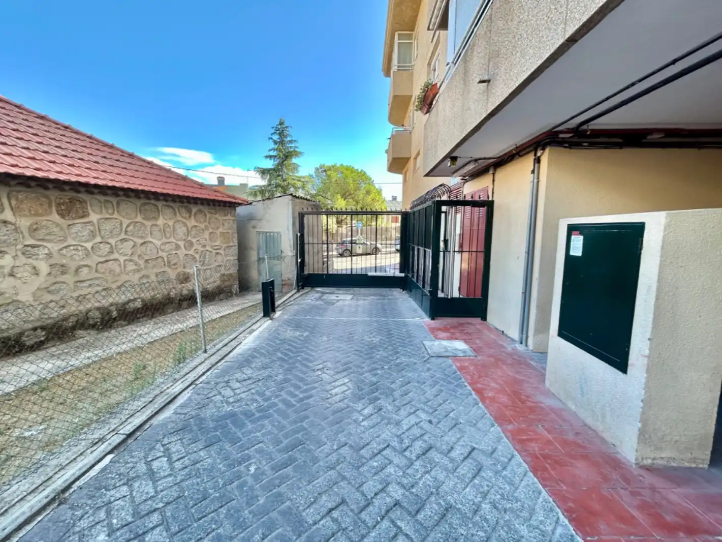 Parking of Flat for sale in Galapagar  with Air Conditioner, Heating and Parquet flooring