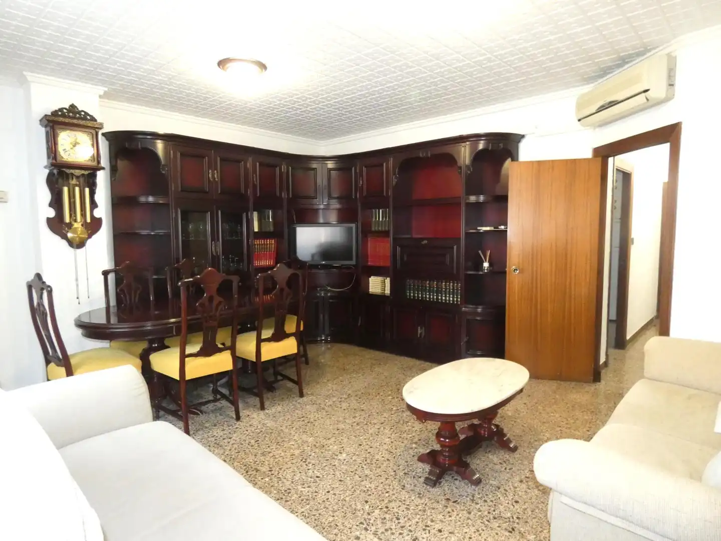Sala d'estar de Casa o xalet en venda en Zaragoza amb Aire condicionat, Calefacció i Jardí privat