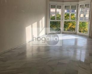 Dormitori de Pis de lloguer en  Sevilla Capital amb Aire condicionat i Piscina comunitària
