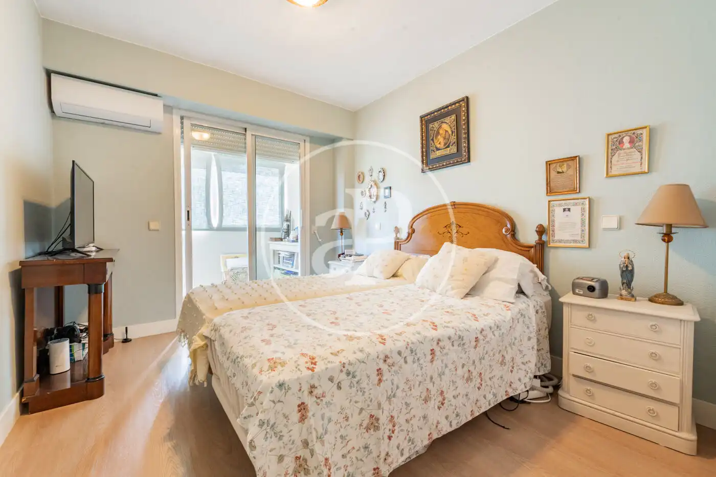 Habitación de Casa adosada en venta en Madrid con Aire acondicionado, Calefacción y Jardín privado