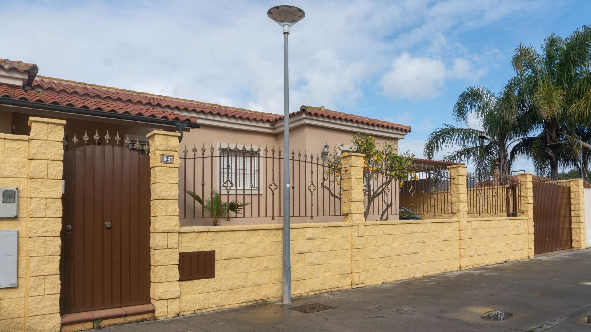 Exterior view of House or chalet for sale in Jerez de la Frontera  with Air Conditioner, Private garden and Storage room