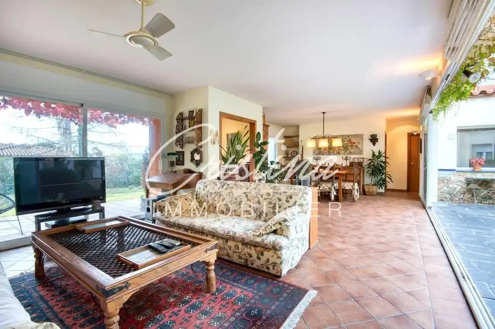 Sala de estar de Casa o chalet en venta en Santa Cristina d'Aro con Calefacción, Jardín privado y Terraza