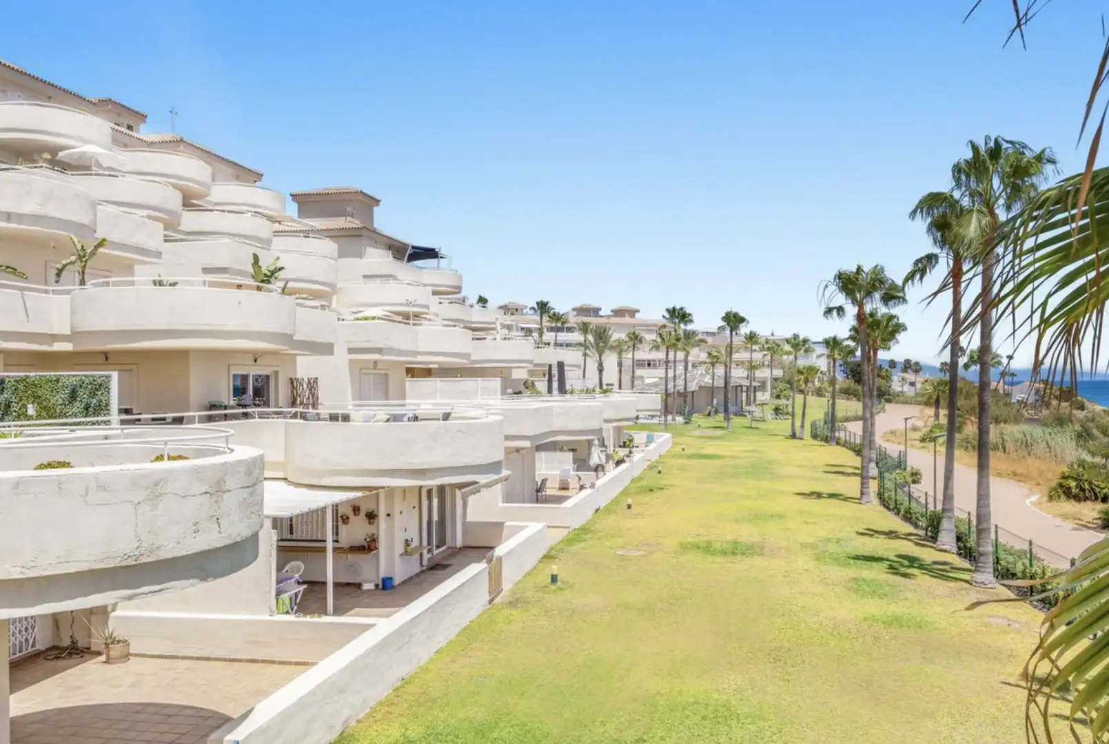 Vista exterior de Apartamento en venta en Estepona con Aire acondicionado, Calefacción y Terraza