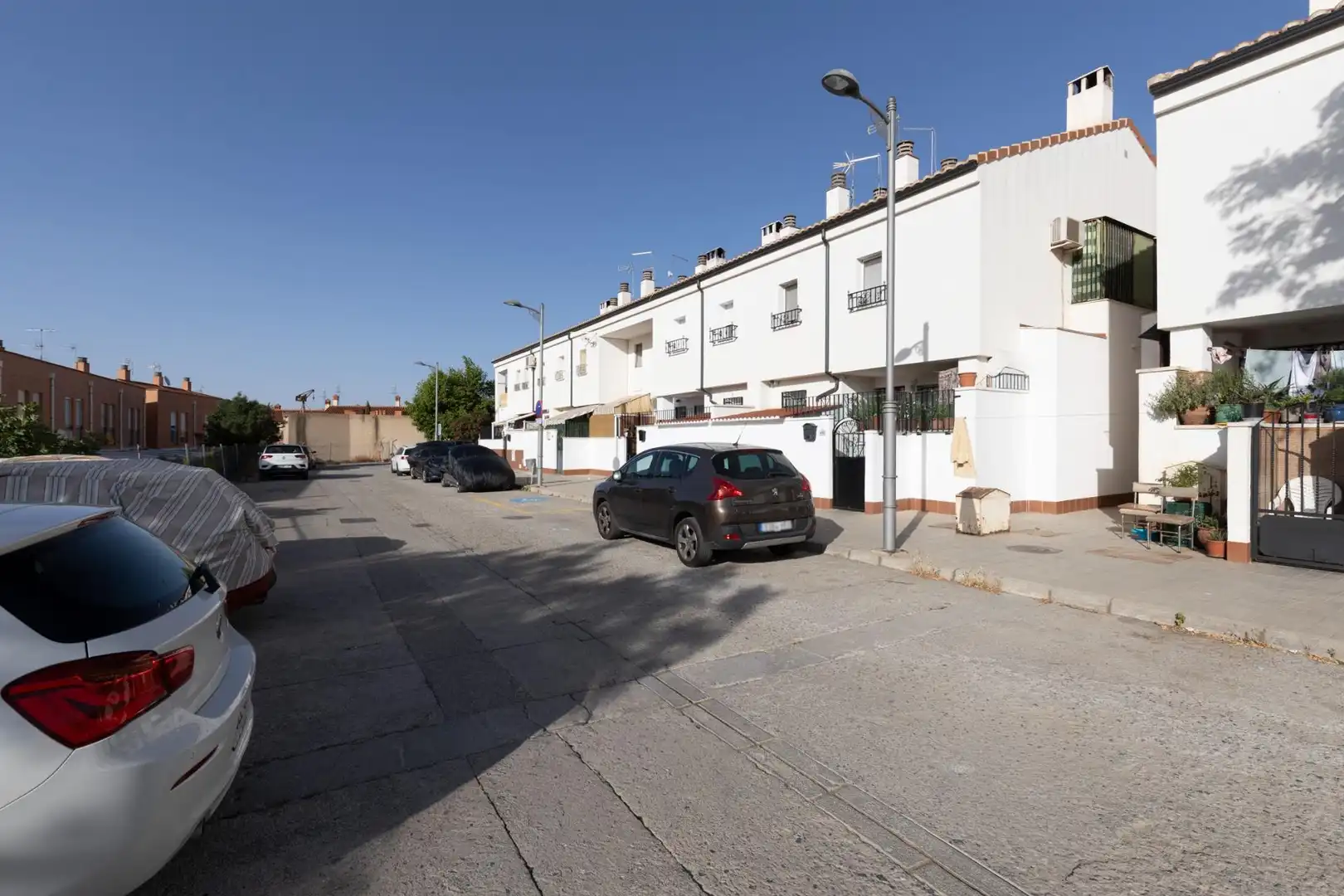 Vista exterior de Casa adosada en venta en Guadix con Aire acondicionado y Terraza