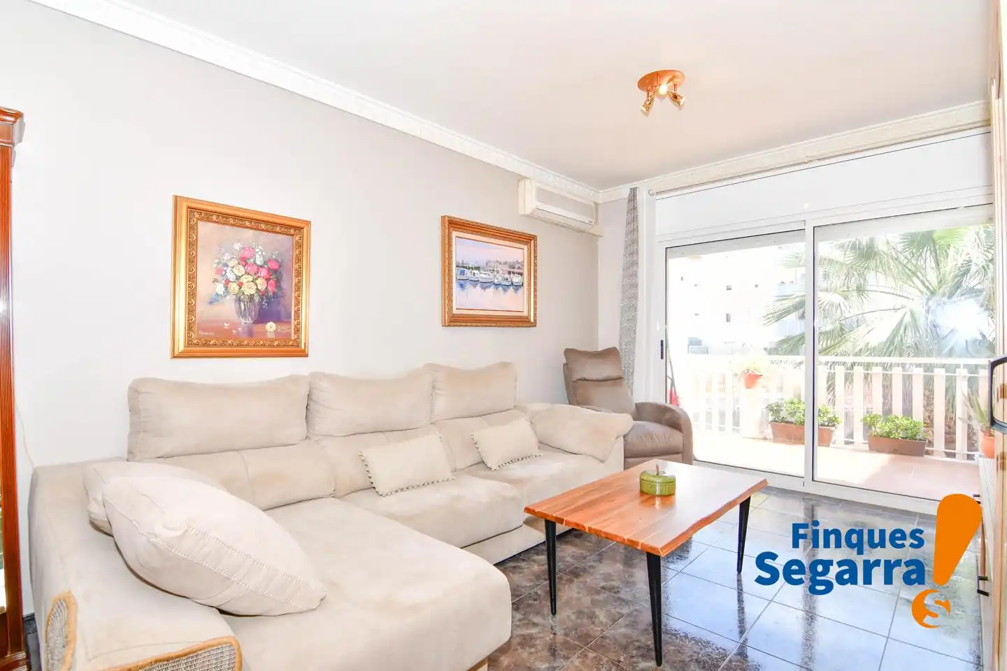 Living room of Flat for sale in El Vendrell  with Air Conditioner, Terrace and Community pool