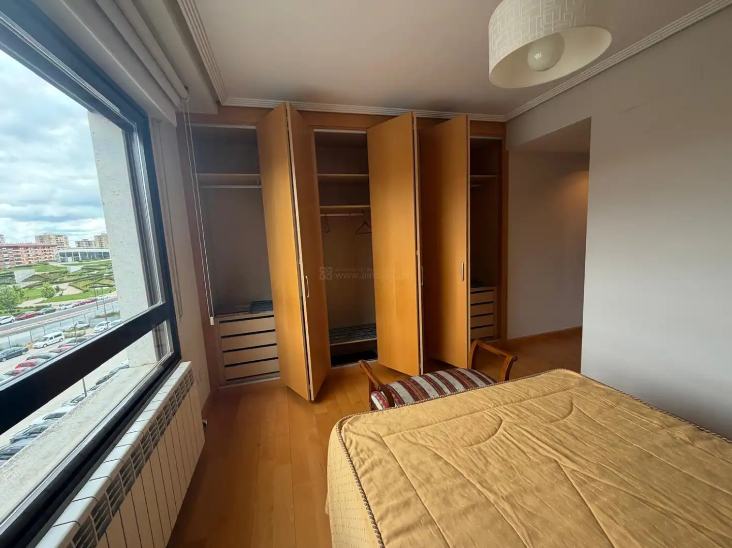 Habitación de Piso en venta en  Logroño con Calefacción, Parquet y Terraza