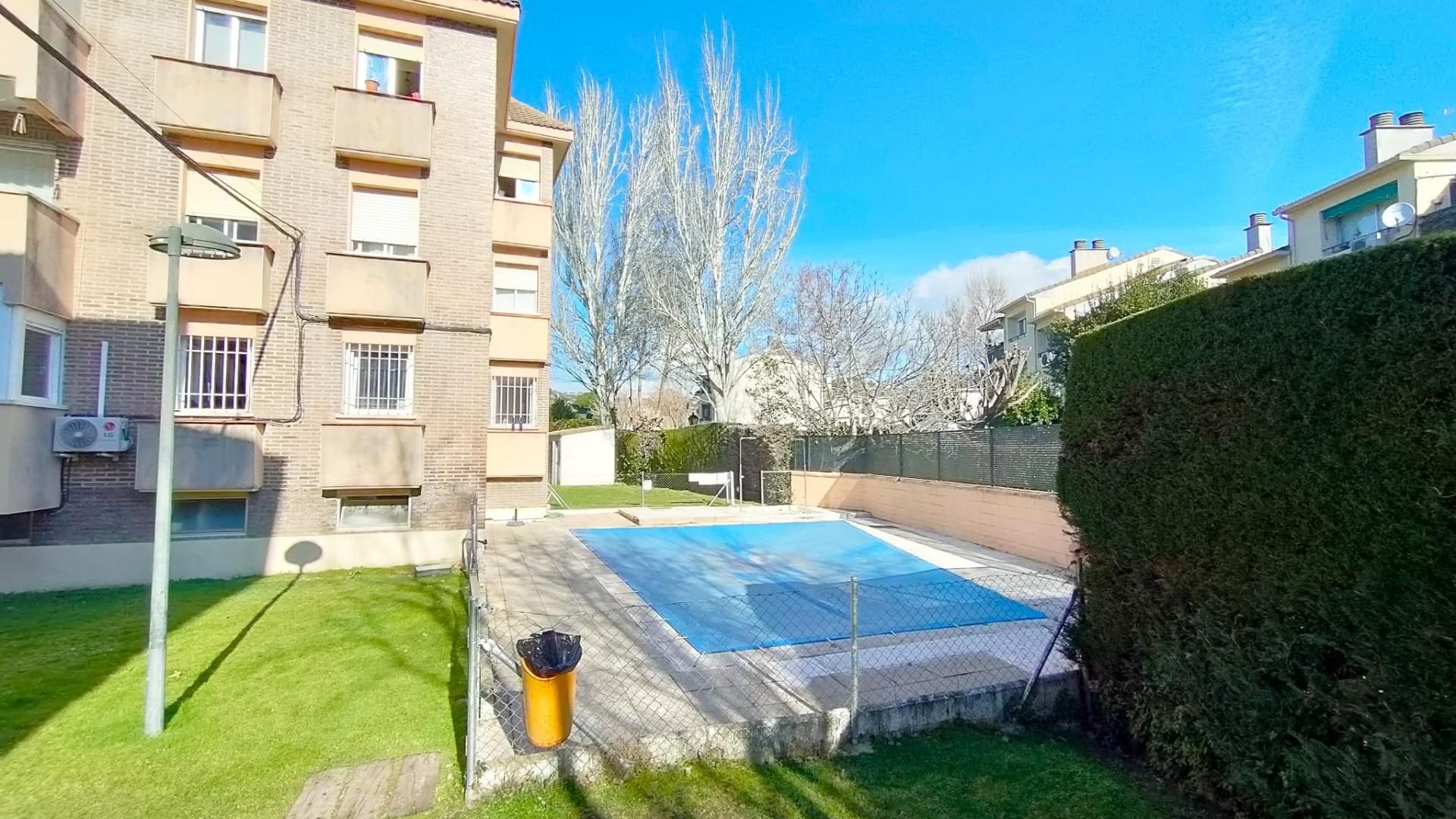 Swimming pool of Flat for sale in Torrelodones  with Air Conditioner, Heating and Private garden