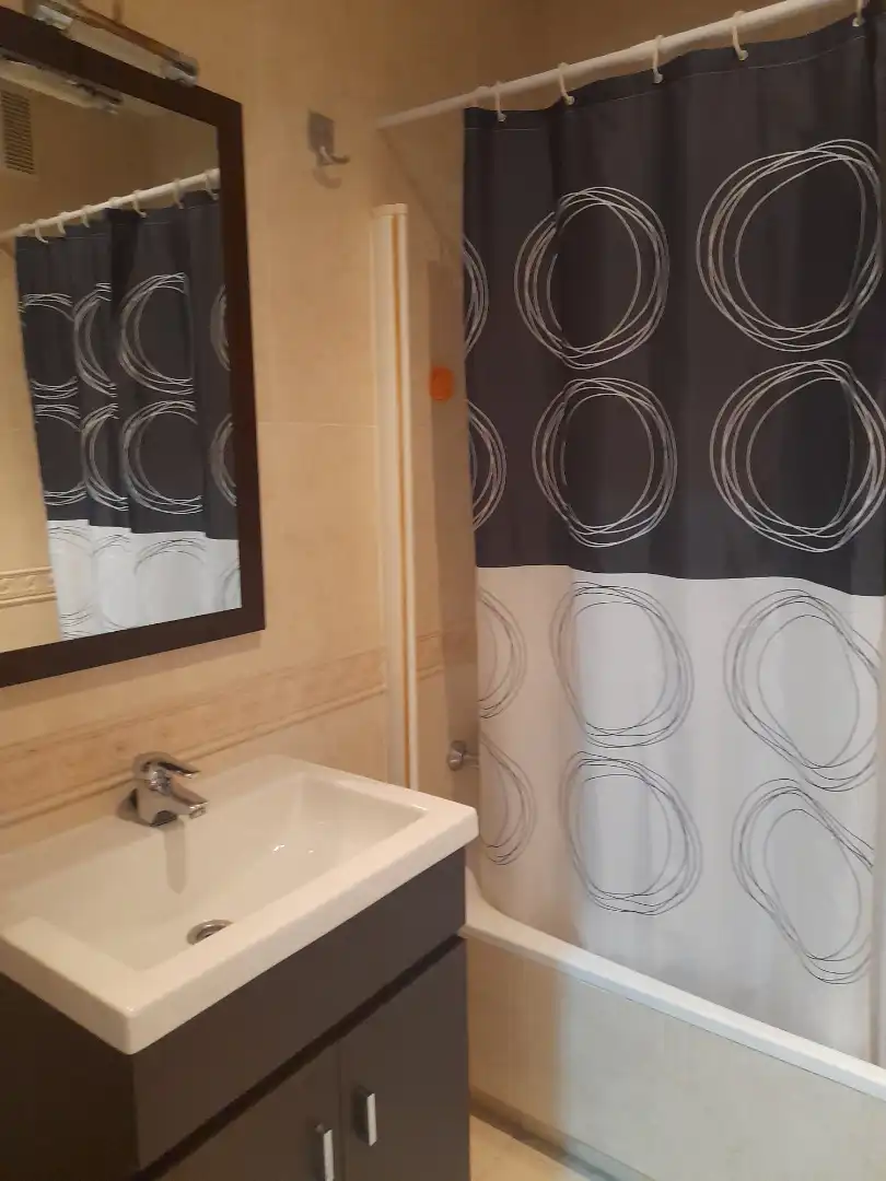 Bany de Apartament de lloguer en Ceuta amb Moblat, Forn i Rentadora