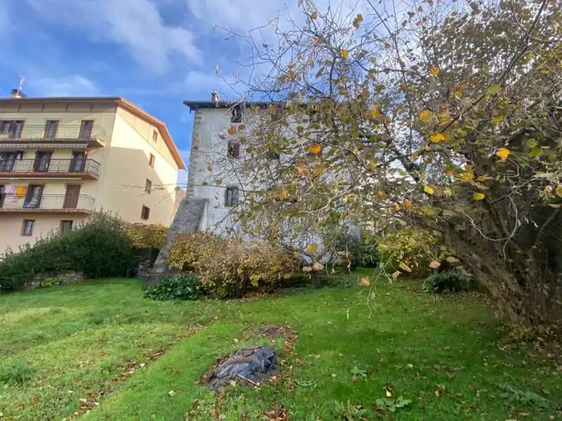 Vista exterior de Casa o xalet en venda en Berastegi amb Jardí privat i Traster