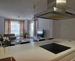 Sala d'estar de Apartament de lloguer en Benalmádena amb Aire condicionat, Jardí privat i Terrassa