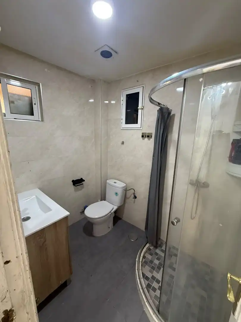 Badezimmer von Wohnungen zum Verkauf in Madrid mit Klimaanlage und Terrasse
