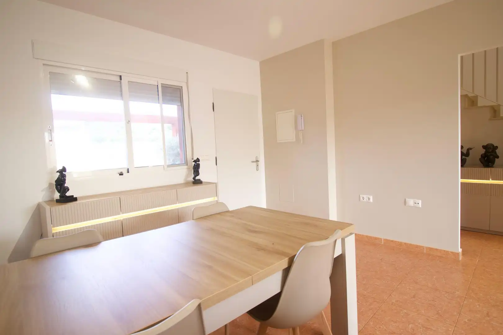 Esszimmer von Einfamilien-Reihenhaus zum Verkauf in Fuente Álamo de Murcia mit Privatgarten und Balkon