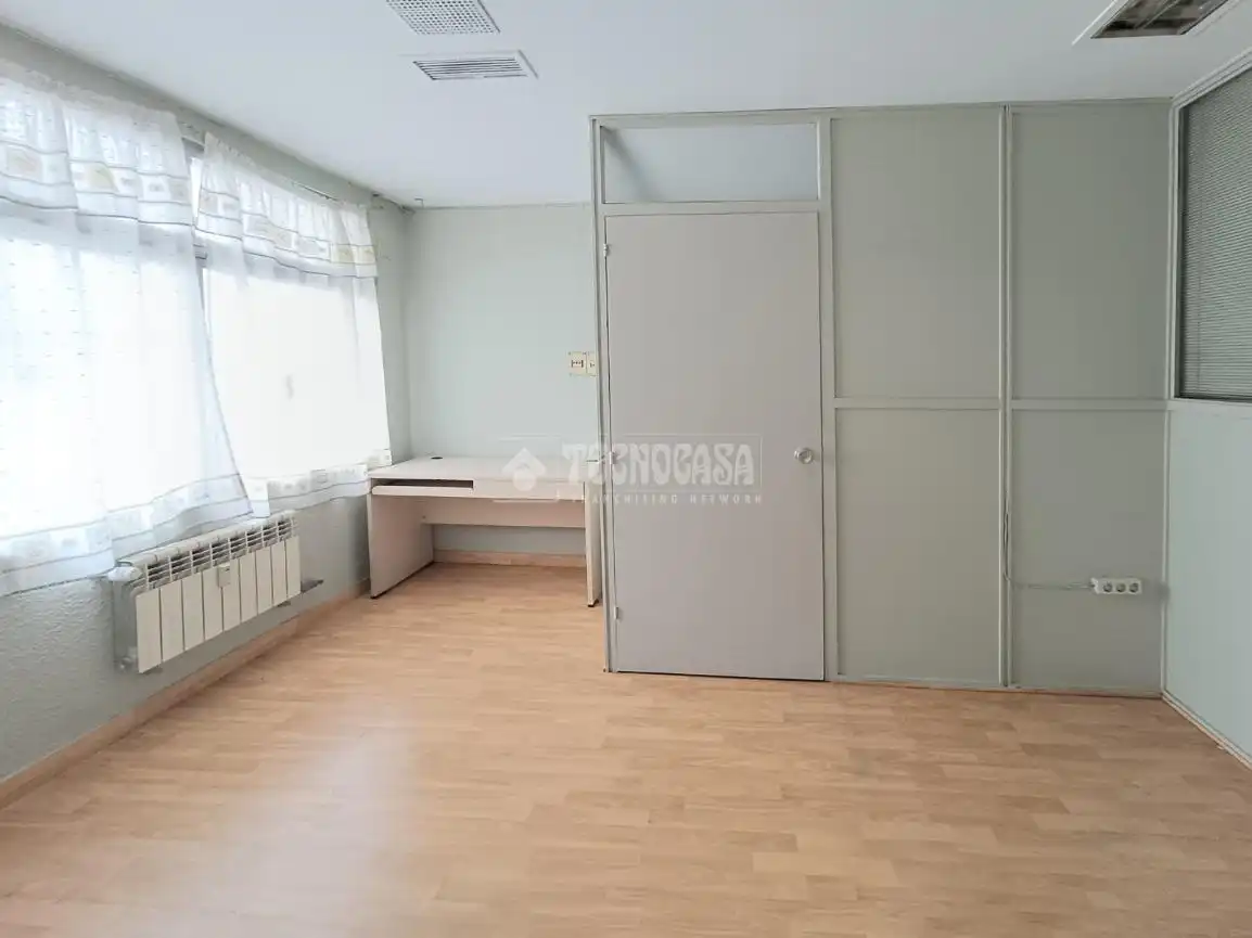Schlafzimmer von Büro zum Verkauf in Zaragoza mit Heizung