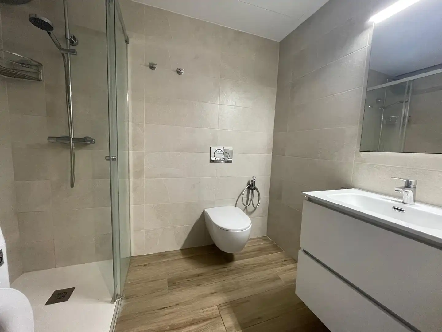 Badezimmer von Wohnung zum Verkauf in Palamós mit Klimaanlage, Möbliert und Ofen