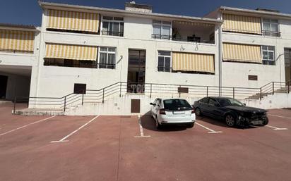 Vista exterior de Pis en venda en Torres de la Alameda amb Aire condicionat, Terrassa i Traster