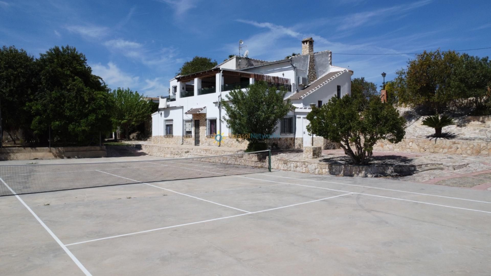 Vista exterior de Casa o xalet en venda en L'Olleria amb Aire condicionat, Calefacció i Jardí privat