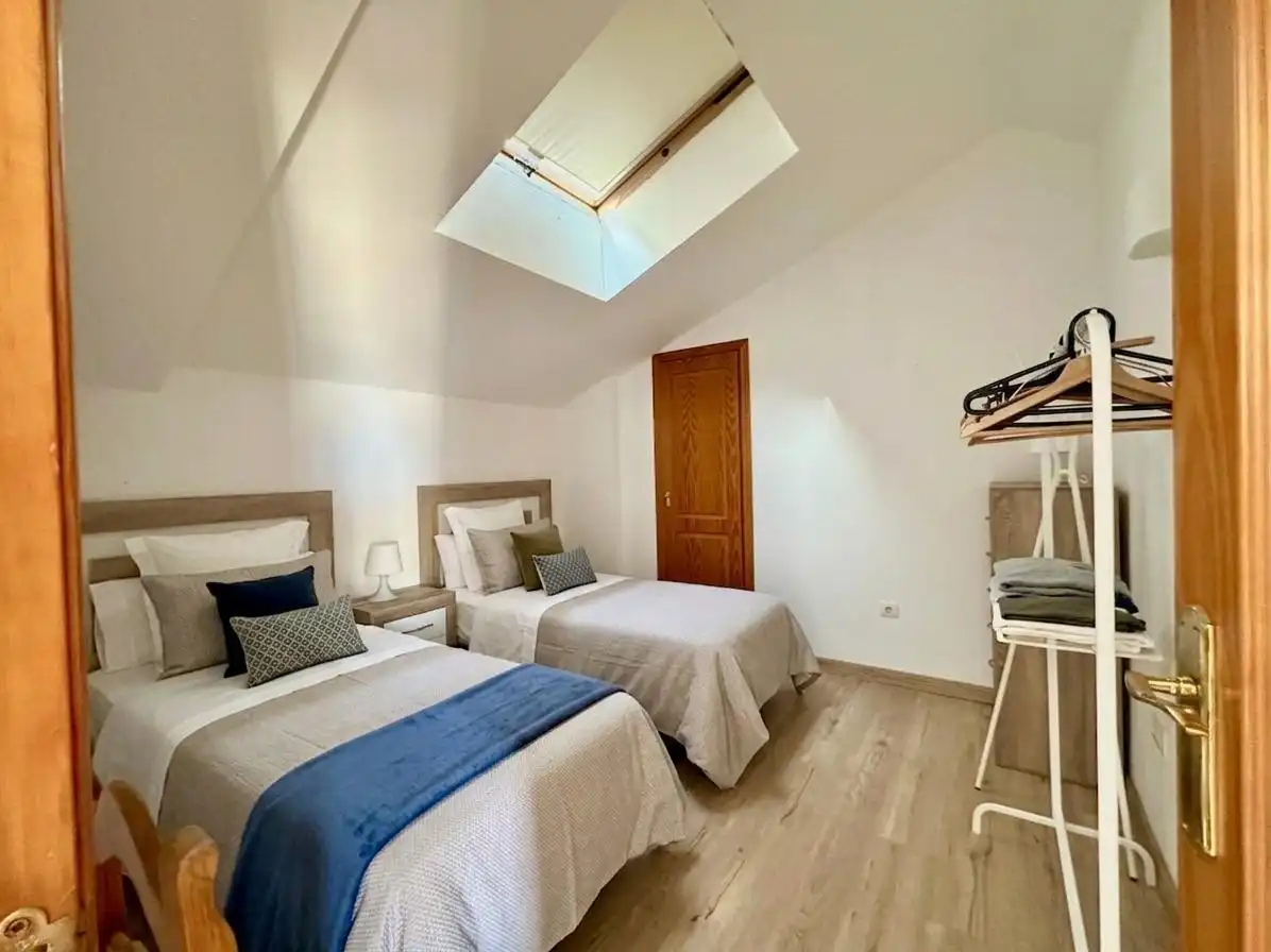 Habitación de Ático de alquiler en Fuengirola con Aire acondicionado, Calefacción y Jardín privado