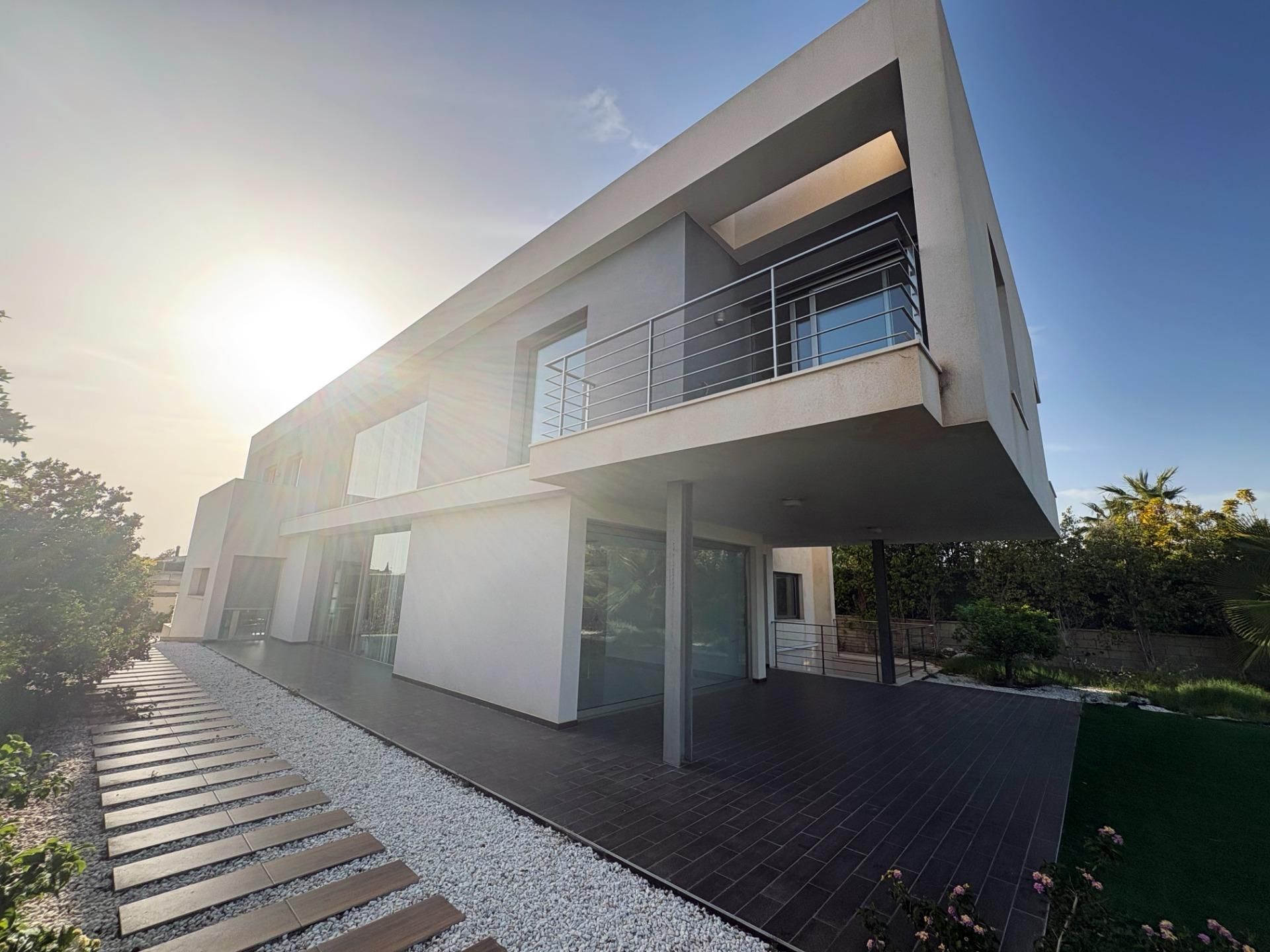 Vista exterior de Casa o xalet en venda en Elche / Elx amb Aire condicionat, Calefacció i Jardí privat